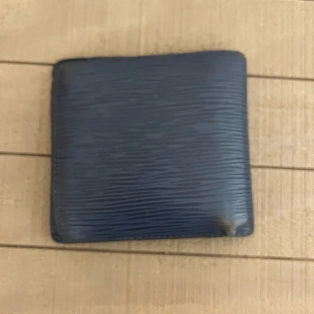 Authentic Louis Vuitton Blue Epi Bifold Wallet Unisex